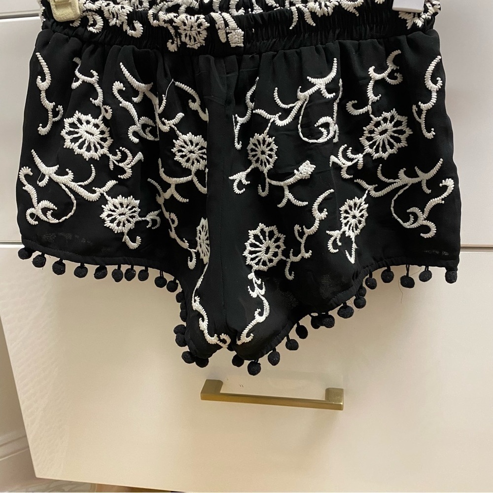 Lulus Embroidered shorts